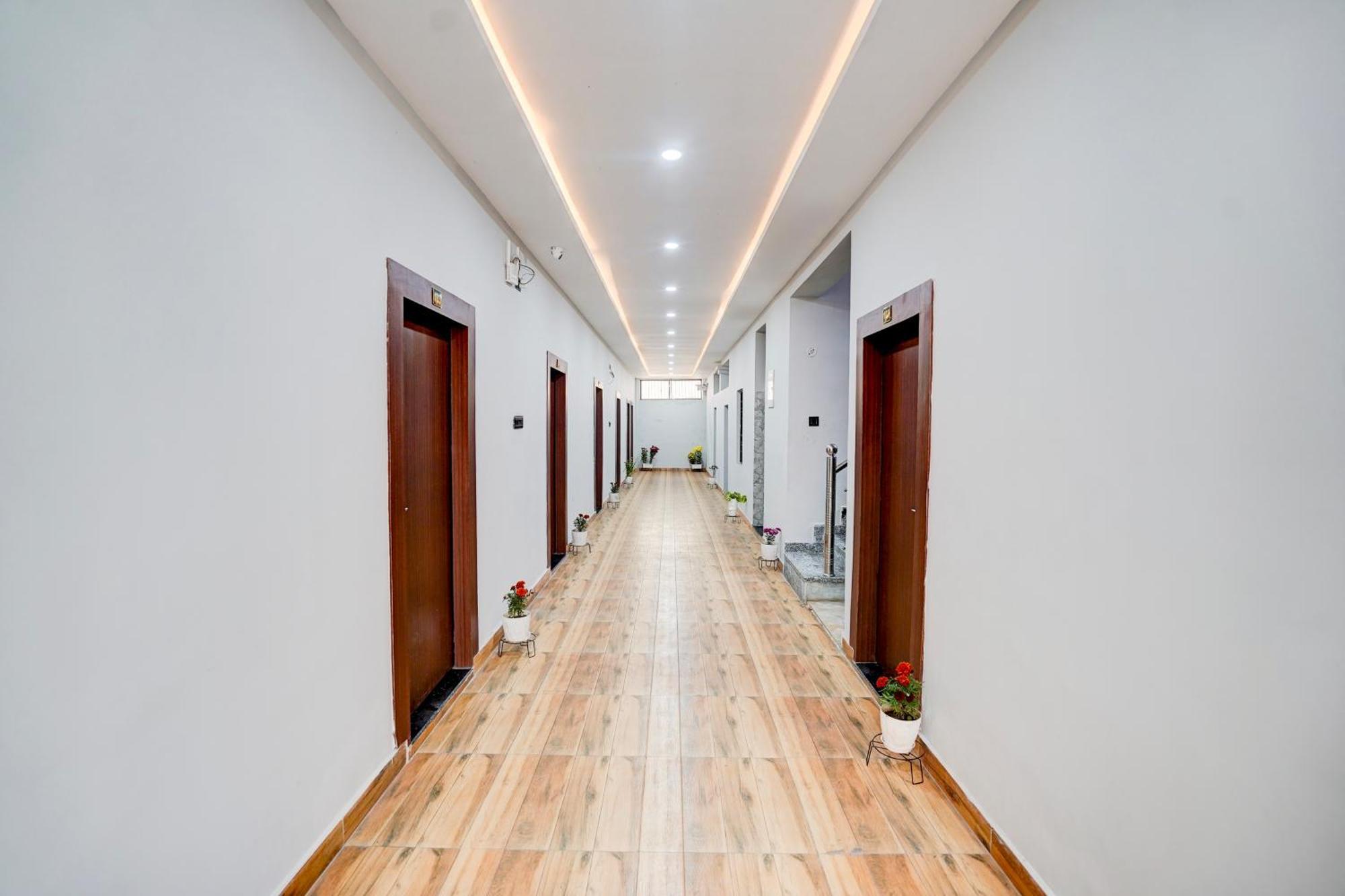 Hotel Vibe Blu- Varanasi Eksteriør bilde